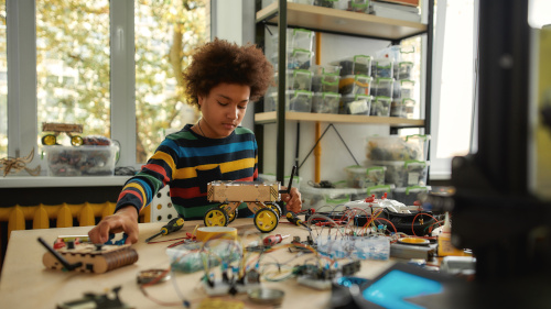 An educator offers valuable insight on picking a STEM platform and technology provider that can withstand the rigors of today’s unique learning environment