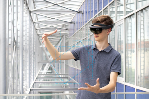Young readers read scientific text using mixed reality glasses to deliver supplementary content in the virtual world