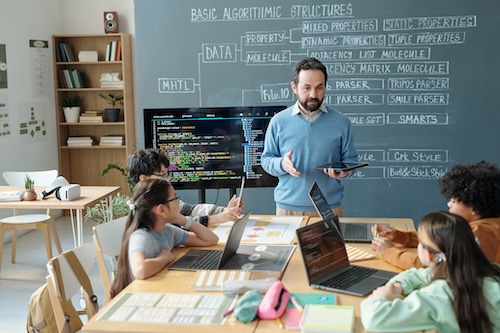 A new report offers a comprehensive view of how districts are navigating the crowded and complex landscape of edtech tools.